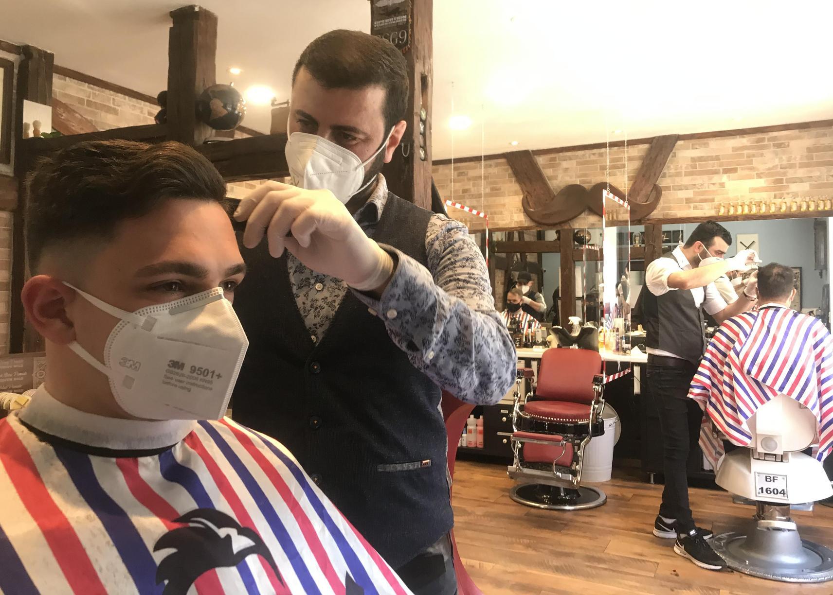 Erlanger Friseur Erwartet Nach Ansturm Eine Flaute Erlangen Nordbayern De