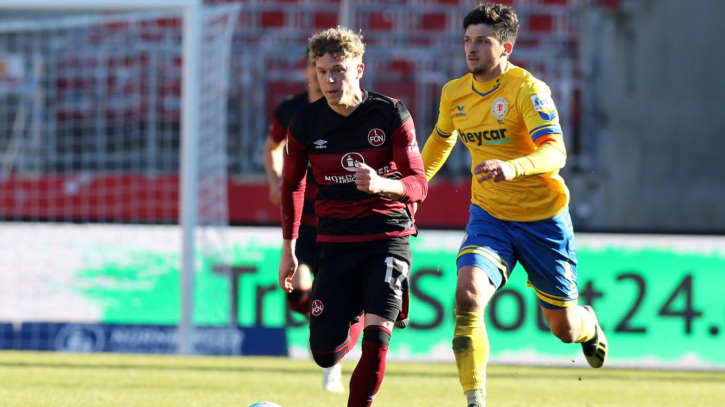 Gegen Braunschweig noch am Ball, künftig außer Gefecht gesetzt: Robin Hack muss pausieren.