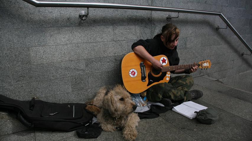 Der Hund ist für Obdachlose oft der letzte treue Begleiter - mit "QuarTier" gibt es nun eine Einrichtung für Mensch und Tier. 