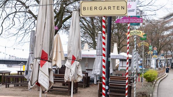 Bleibt die Inzidenz zwei Wochen lang stabil unter 50, darf die Außengastronomie unter strengen Auflagen wieder öffnen. Der früheste mögliche Termin dafür wäre demzufolge der 22. März.