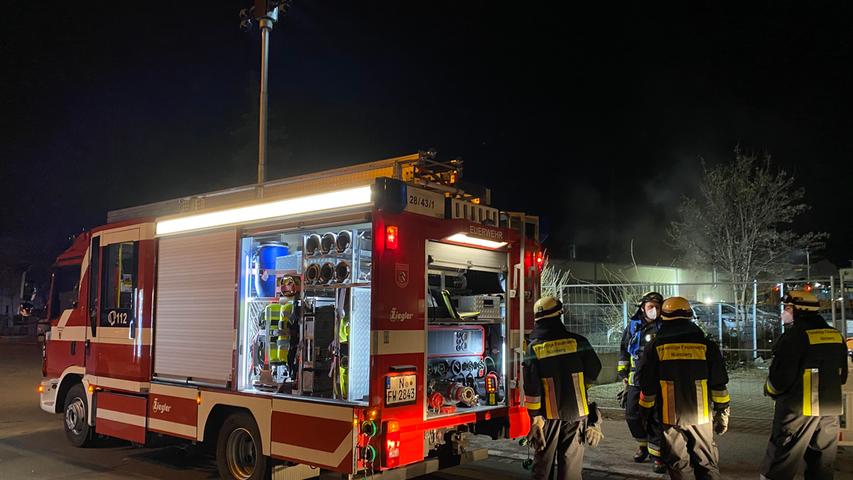 Kehrmaschine in Sör-Lagerhalle fing Feuer