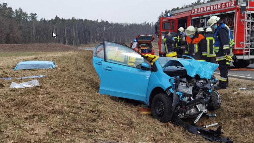 Frontaler Zusammenstoß: Volkswagen kollidieren zwischen Ammerndorf und Cadolzburg