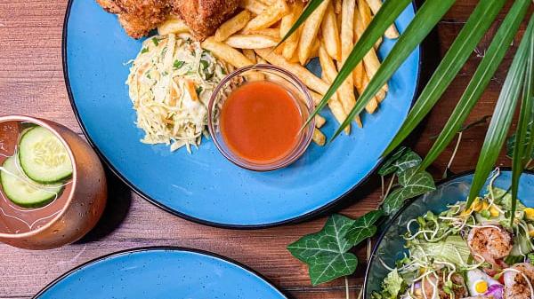 Den zweiten Platz sichert sich das King's Arms aus Nürnberg. Pubs verbindet man ja sonst eigentlich mit kühlem, dunklen Bier oder Cider. The King's Arms in Nürnberg hat aber zudem eine vegane Karte mit pflanzenbasierten Burgern oder der Spezialität des Hauses, den veganen "Fish" and Chips - einem echten Pub-Klassiker.