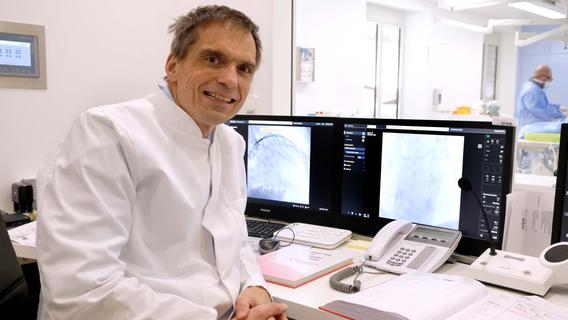 Chefarzt Prof. Dr. Dieter Ropers freut sich über die technische Ausstattung und die kurzen Wege im neuen Herzzentrum des St. Theresien-Krankenhauses.