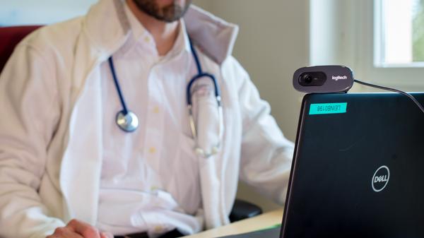 Spätestens ab Anfang April soll nicht nur in Impfzentren, sondern auch in Arztpraxen geimpft werden. Das soll für mehr Flexibilität bei der Durchführung der Impfungen sorgen.