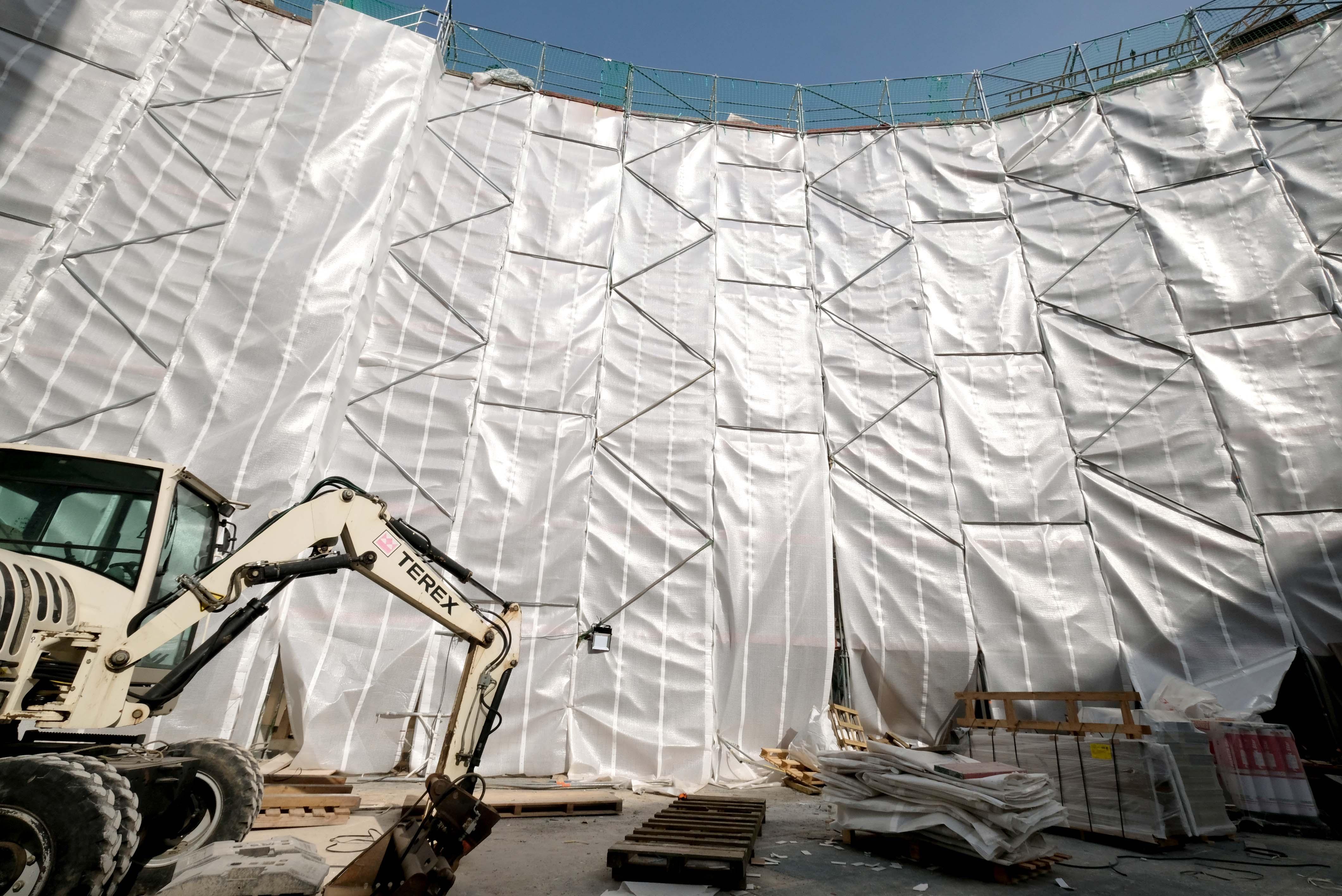  Dank der durch die angrenzenden Gebäude abgeschirmten Lage ist vom Verkehrslärm vor der Haustür im Innenhof nichts zu hören.