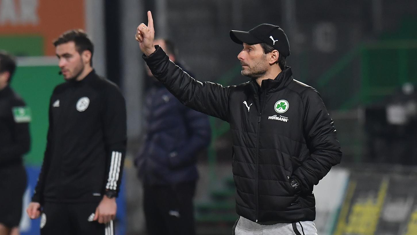 Fingerzeig: Im Duell mit dem VfL Bochum sieht Fürths Coach Stefan Leitl den Druck beim Gegner.