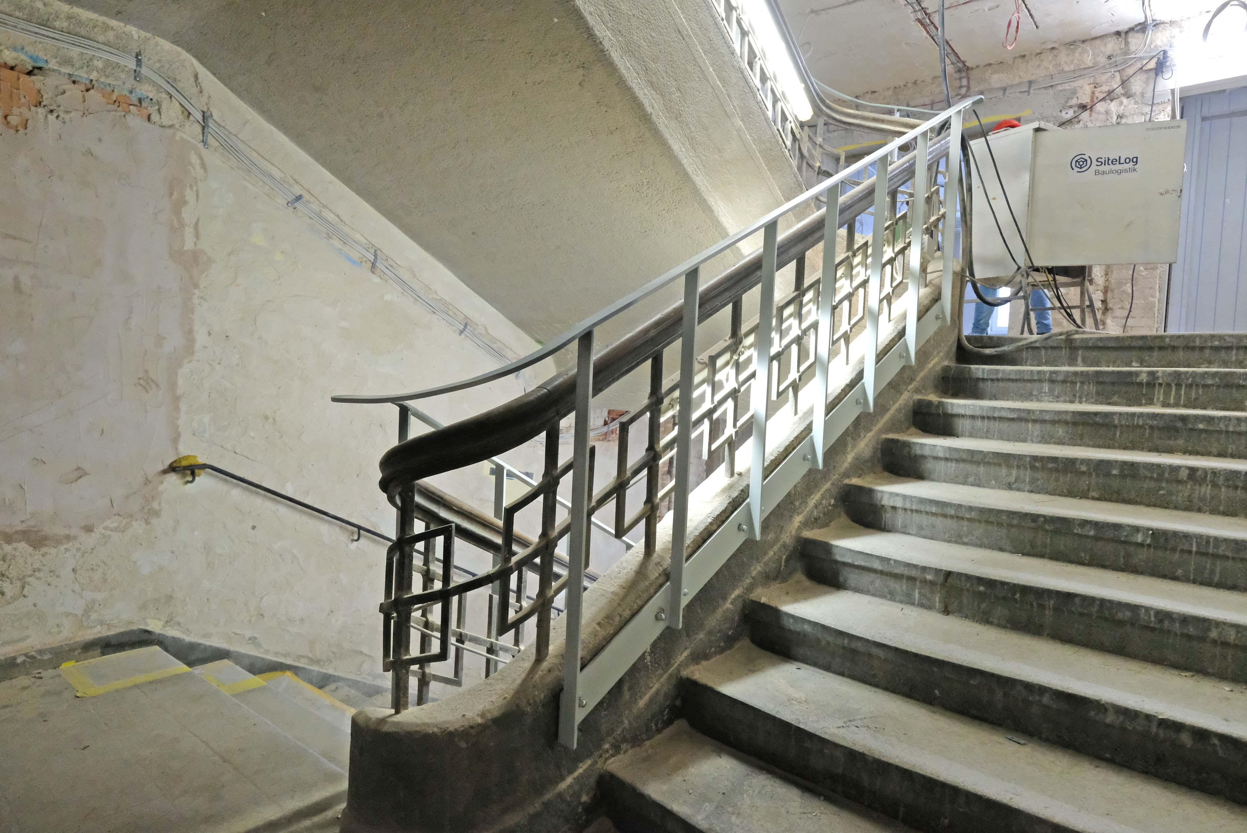 Der größte Saal für Veranstaltungen fasst 300 Teilnehmer. Im Erdgeschoss des Hotels gibt es einen Coworking-Bereich, zudem warten in dem 4-Sterne-Superior-Haus 238 Zimmer und Suiten auf acht Etagen auf die Besucher.