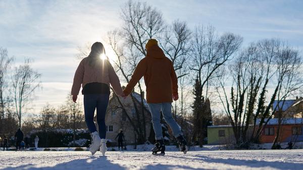 Wenn der Winter mitspielt, lässt es sich am Weiher in Ammerndorf wunderbar Schlittschuhlaufen.