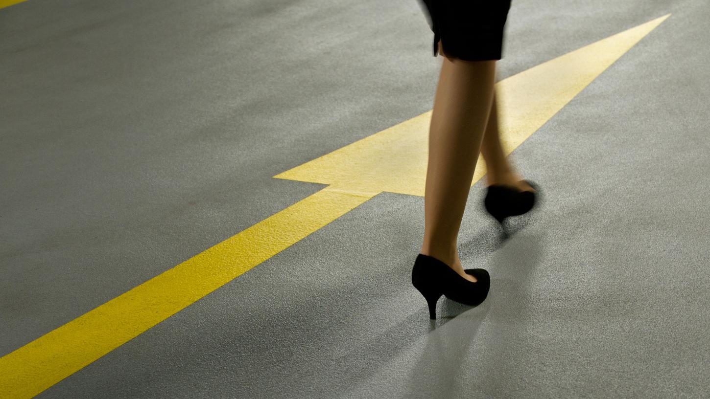 Klischeehafte Symbolbilder zum Frauentag - haben wir. Ansonsten möchte die Autorin dieser Zeilen diesem Tag aber nicht mehr Aufmerksamkeit schenken, als allen anderen Tagen im Jahr auch.
Klischeehafte Symbolbilder zum Frauentag - haben wir. Ansonsten möchte die Autorin dieser Zeilen diesem Tag aber nicht mehr Aufmerksamkeit schenken, als allen anderen Tagen im Jahr auch.
