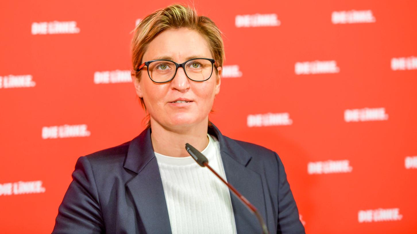 Susanne Henning-Wellsow bei einer Pressekonferenz im Karl-Liebknecht Haus Berlin.