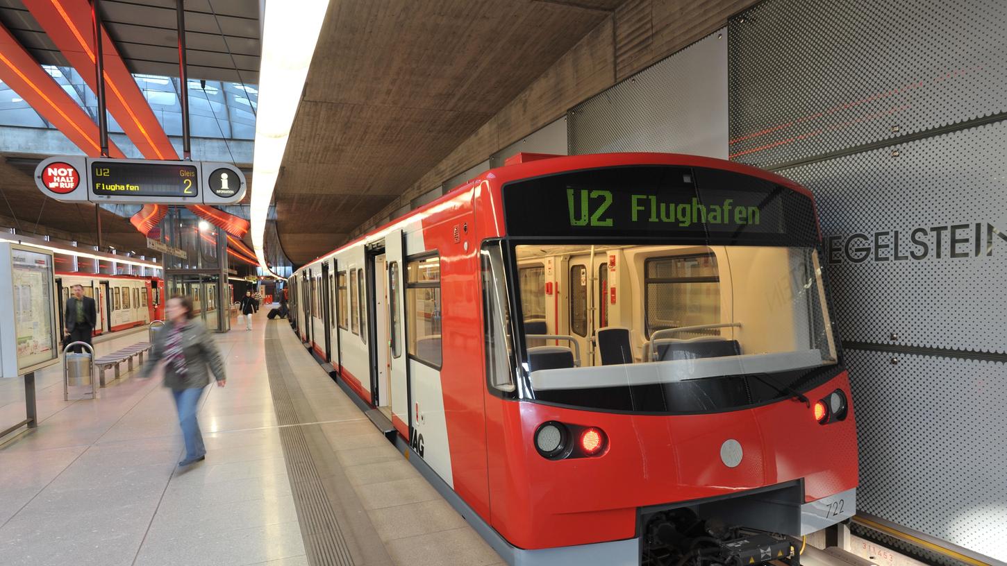 Die U-Bahnen fahren im Sommer wegen Sanierungsarbeiten nicht wie gewohnt.
Die U-Bahnen fahren im Sommer wegen Sanierungsarbeiten nicht wie gewohnt.
