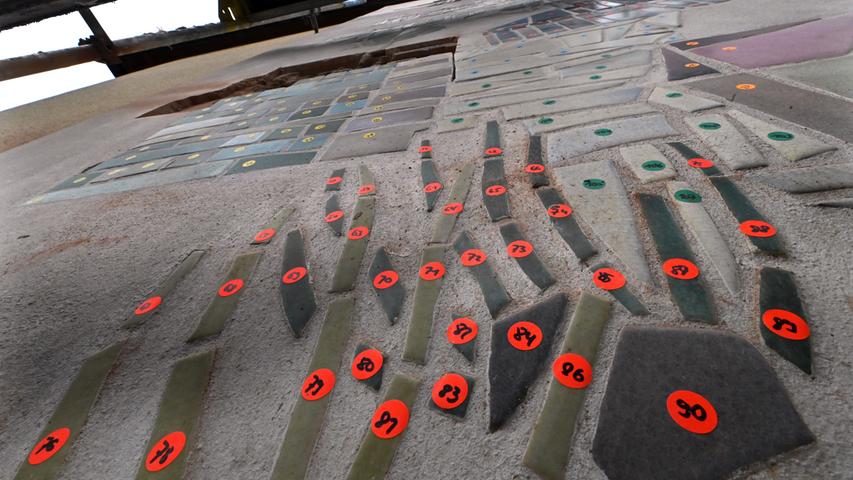 Jeder Mosaikstein wurde vor der Bergung durchnummeriert.