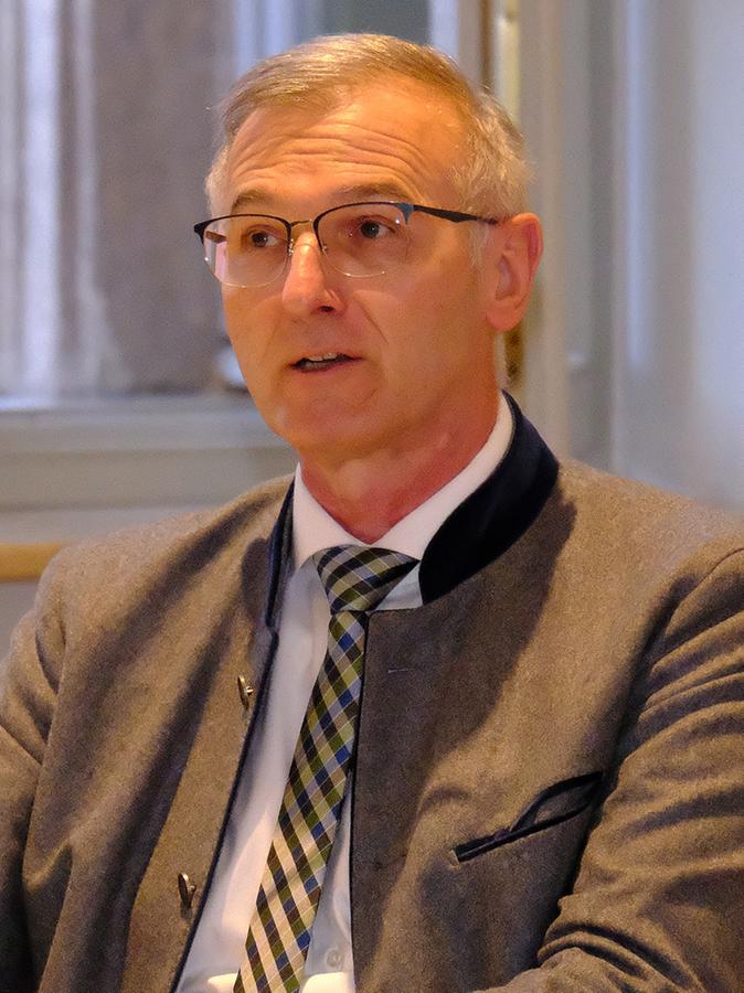 Der Weißenburger Landtagsabgeordnete Wolfgang Hauber (FW) teilt die Kritik an der Gebührenpraxis fürs Transparenzregister und hat gemeinsam mit 32 weiteren Abgeordneten einen Dringlichkeitsantrag auf den Weg gebracht.
Der Weißenburger Landtagsabgeordnete Wolfgang Hauber (FW) teilt die Kritik an der Gebührenpraxis fürs Transparenzregister und hat gemeinsam mit 32 weiteren Abgeordneten einen Dringlichkeitsantrag auf den Weg gebracht.