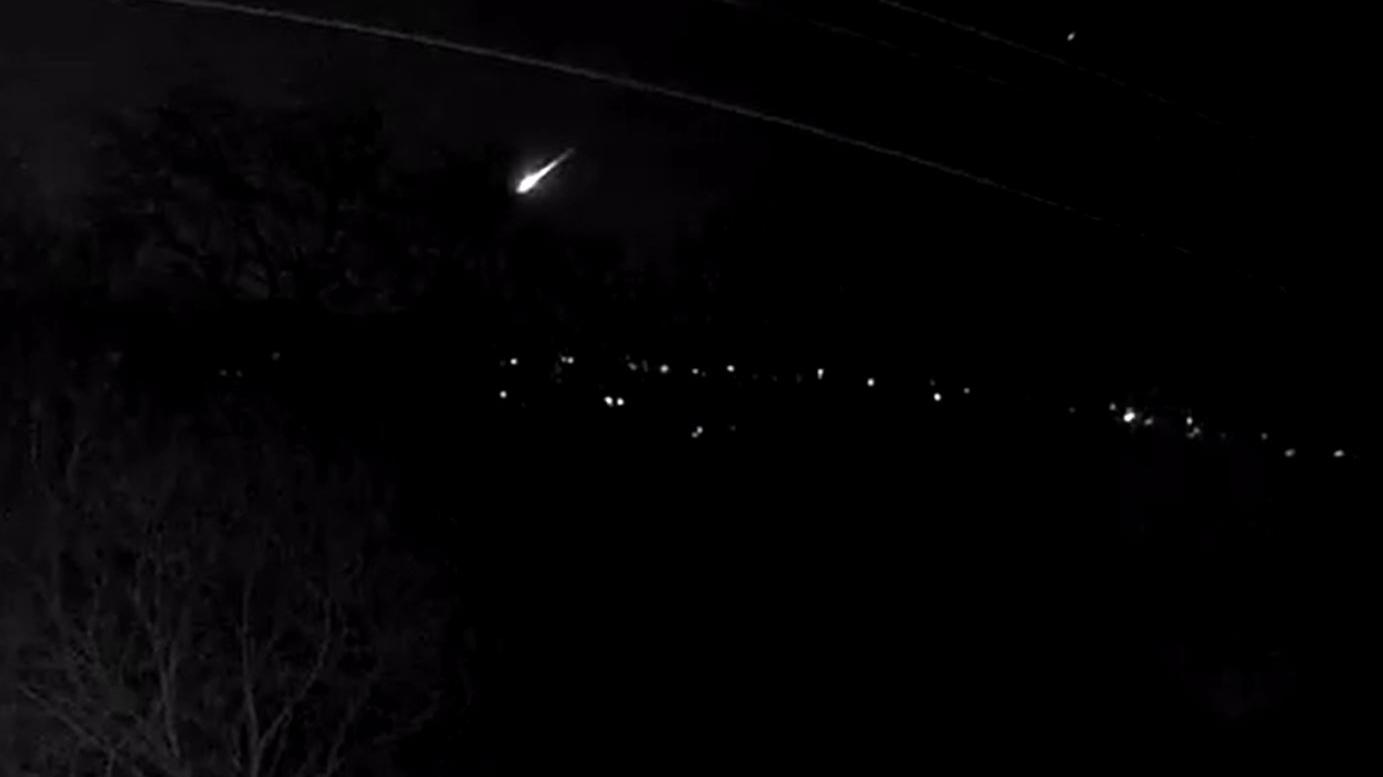 Ein Meteorit über Nürnberg? Nicht ganz, dieses Bild zeigt einen Meteorit, der Ende Februar über Großbritannien gesichtet wurde. 