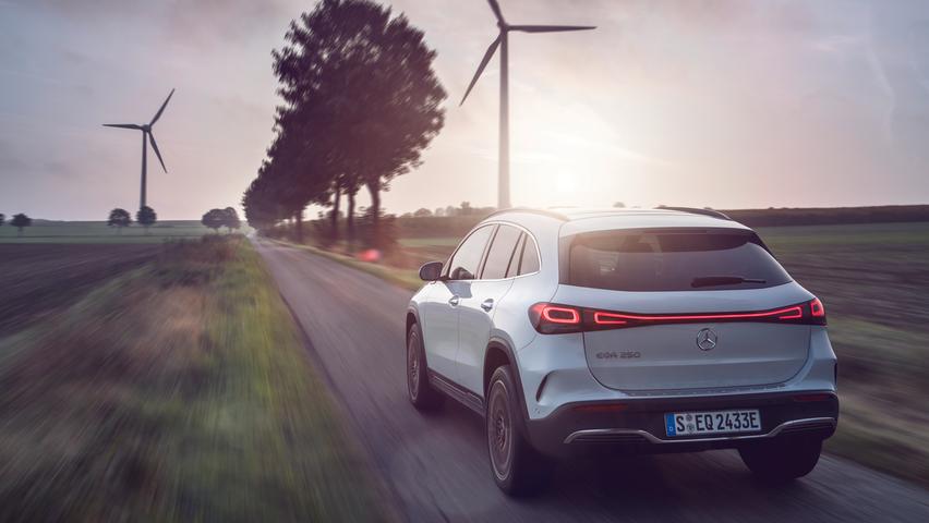 "Green Charging": So nennt Mercedes ein System, bei dem nach jedem Ladevorgang die entsprechende Menge erneuerbaren "Grünstroms" ins Stromnetz eingespeist wird.