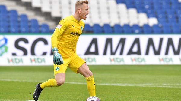 Beim 0:1 ohne Schuld, beim Elfmeter des ehemaligen Fürthers Robert Zulj zum 1:2 ohne Chance. Dirigierte seine Abwehr lautstark, war ein sicherer Rückhalt.