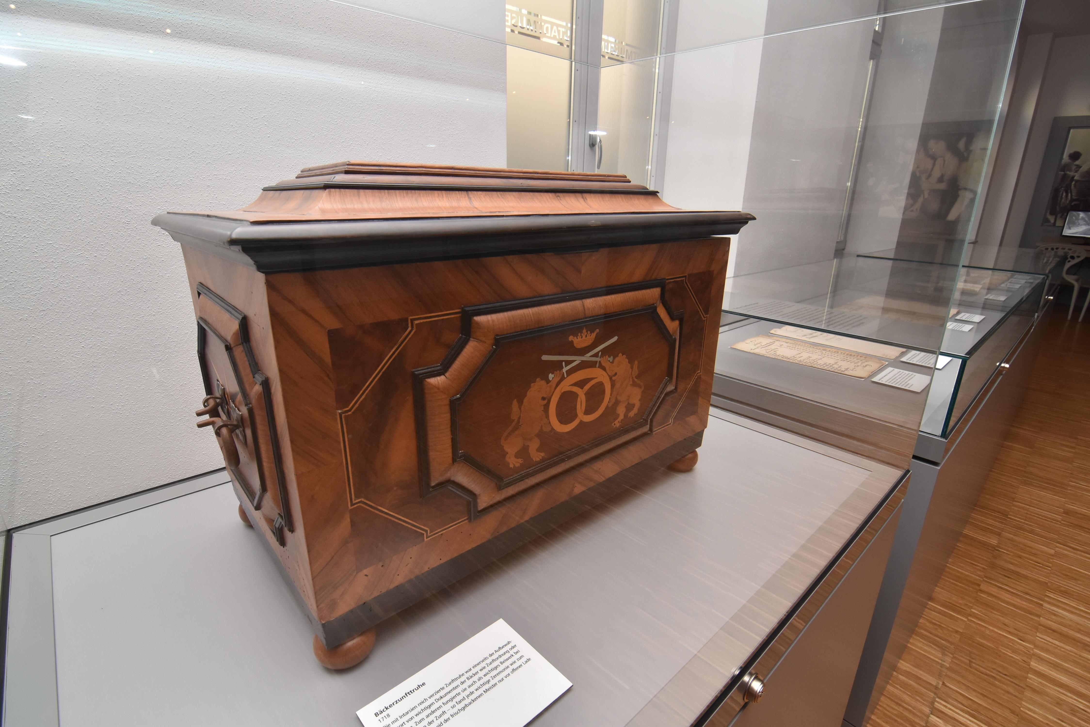Die Zunftlade der Bäcker stammt aus dem Jahr 1718.