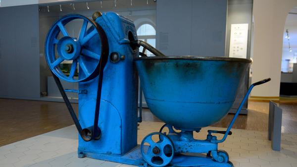 Ebenso das Bäckerhandwerk, hier eine Knetmaschine.