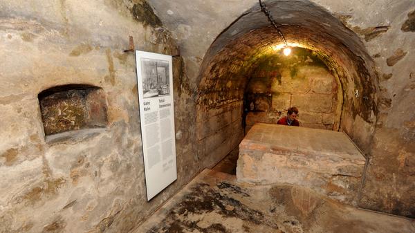 Zu den Höhepunkten zählt die Mikwe, das Ritualbad im Haupthaus, das vom 17. bis ins späte 19. Jahrhundert jüdischen Familien gehörte.