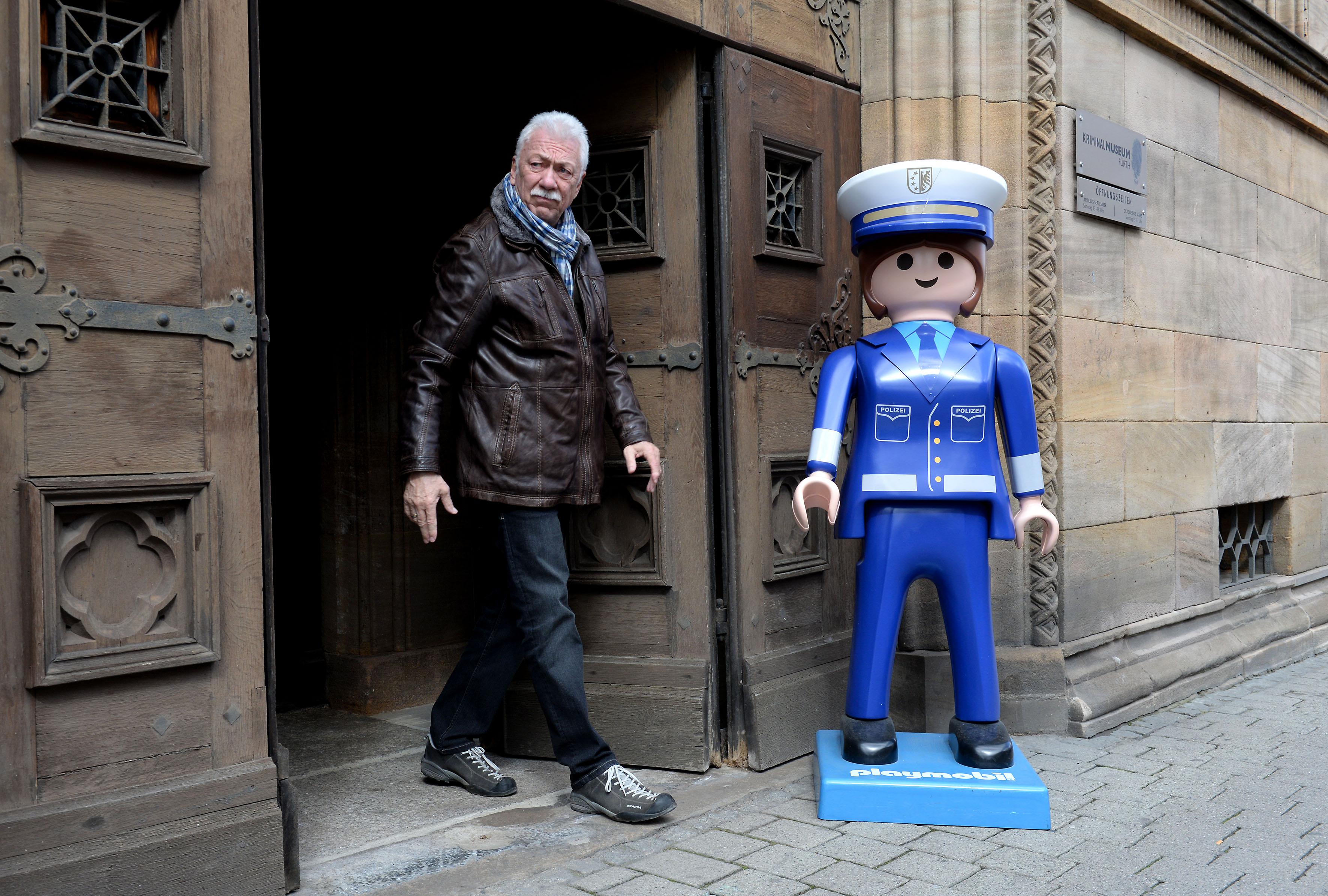 Nur wenige Meter entfernt befindet sich in Kellerräumen des Fürther Rathauses das Kriminalmuseum.