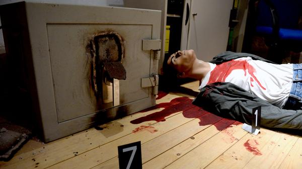 Ein begehbarer Tatort erwartet die Besucher.