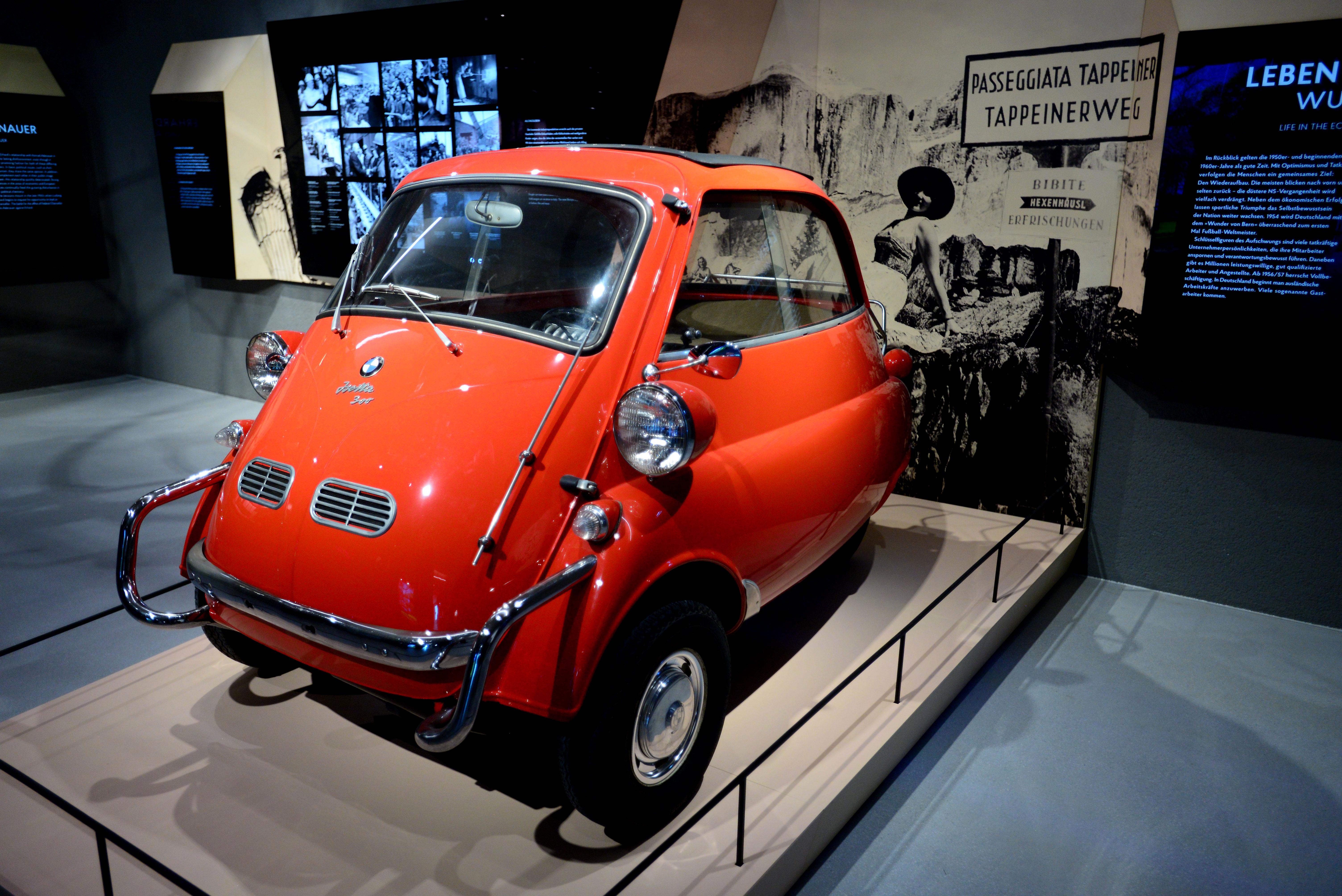 Zu Beginn der Ausstellung im Neubau wird die Wirtschaftswunder-Zeit anschaulich dargestellt.