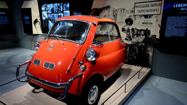 Zu Beginn der Ausstellung im Neubau wird die Wirtschaftswunder-Zeit anschaulich dargestellt.