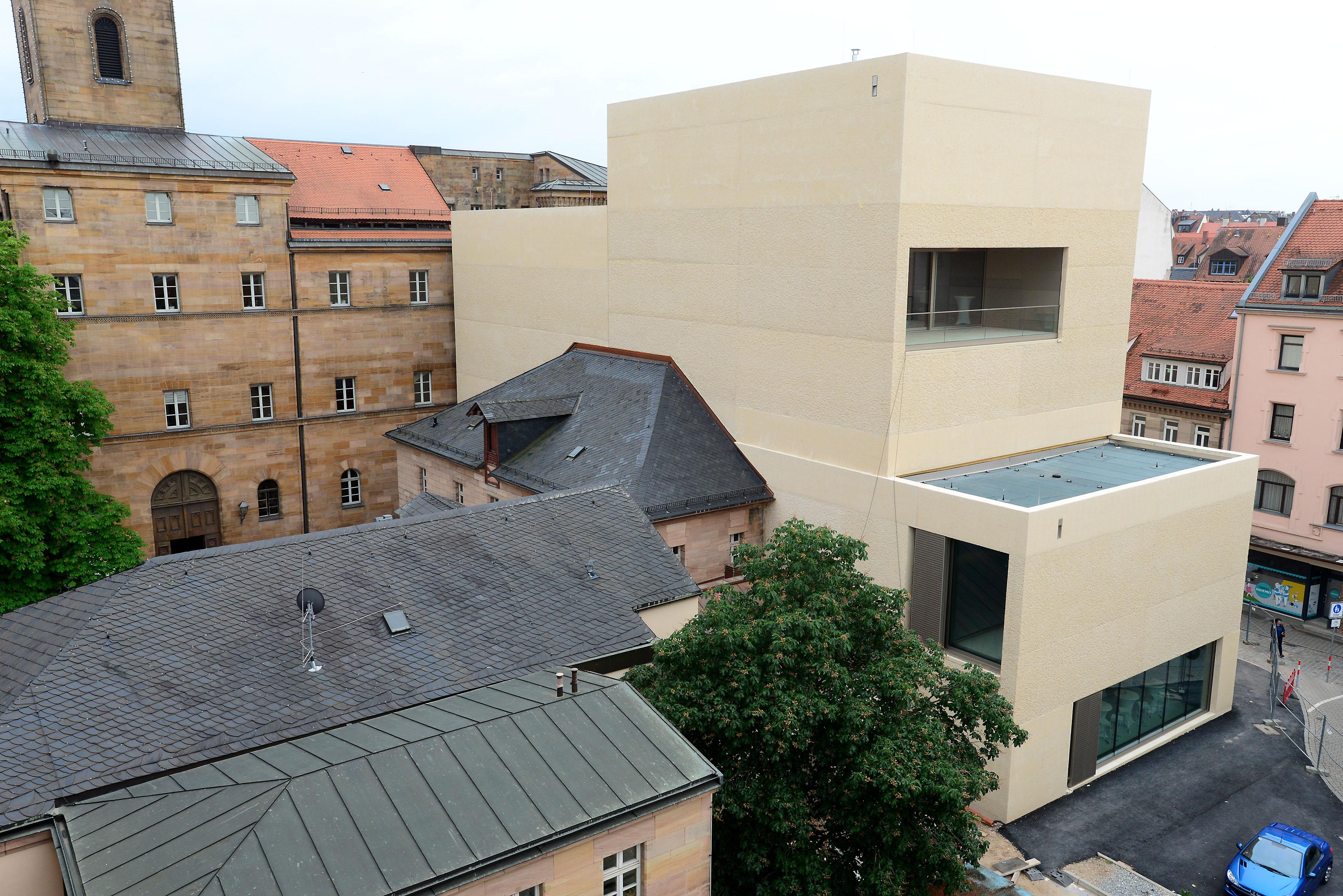 Im Juni 2018 öffnete mit dem Ludwig-Erhrad-Zentrum das jüngste Fürther Museumsprojekt. Zu ihm gehört der Neubau direkt neben dem Rathaus sowie das Geburtshaus Ludwig Erhards gegenüber.