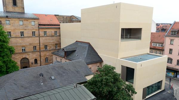 Im Juni 2018 öffnete mit dem Ludwig-Erhrad-Zentrum das jüngste Fürther Museumsprojekt. Zu ihm gehört der Neubau direkt neben dem Rathaus sowie das Geburtshaus Ludwig Erhards gegenüber.