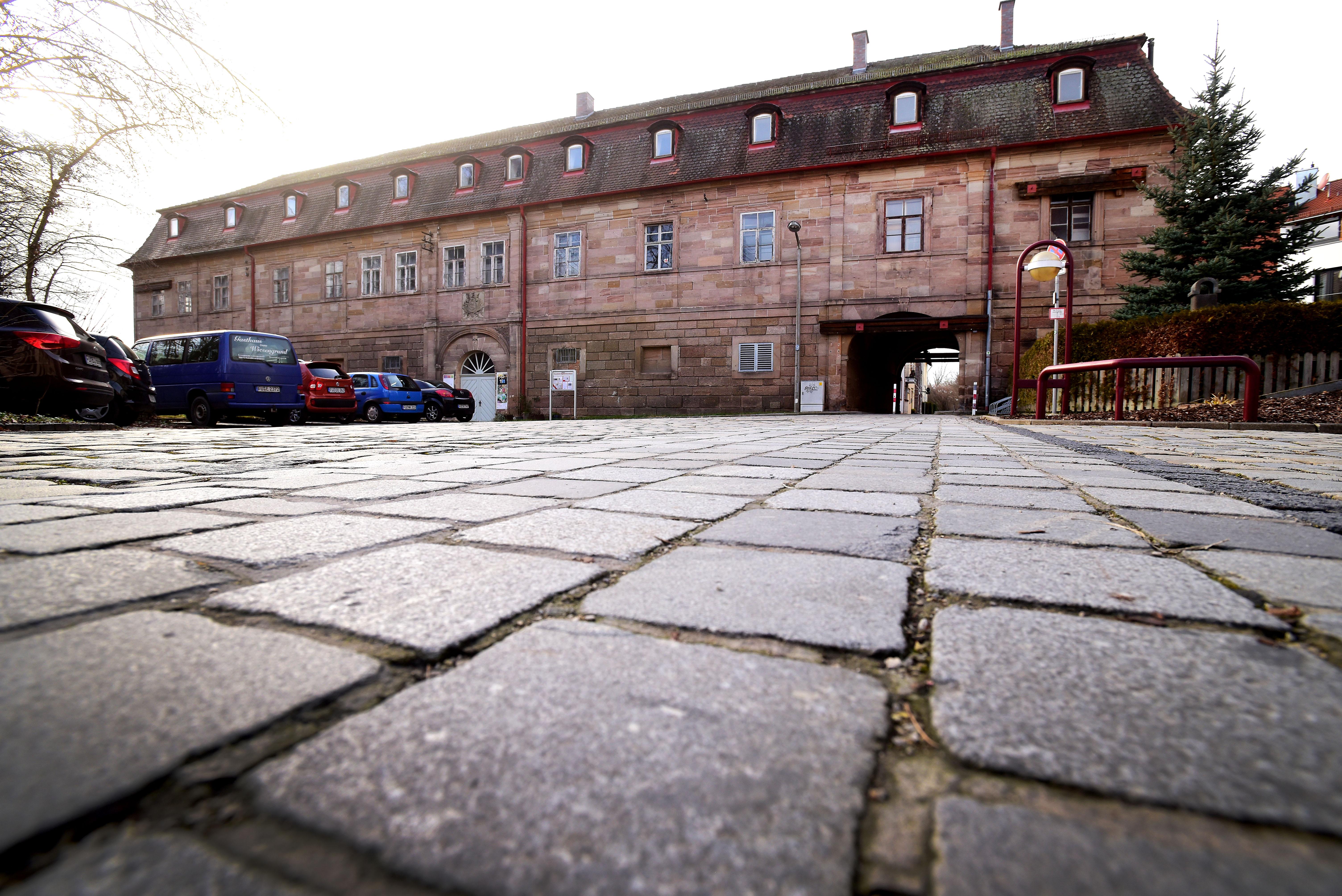 Das Museum Frauenkultur Regional–International präsentiert in den Sommermonaten im Marstall des Schlosses Burgfarrnbach wechselnde Ausstellungen.