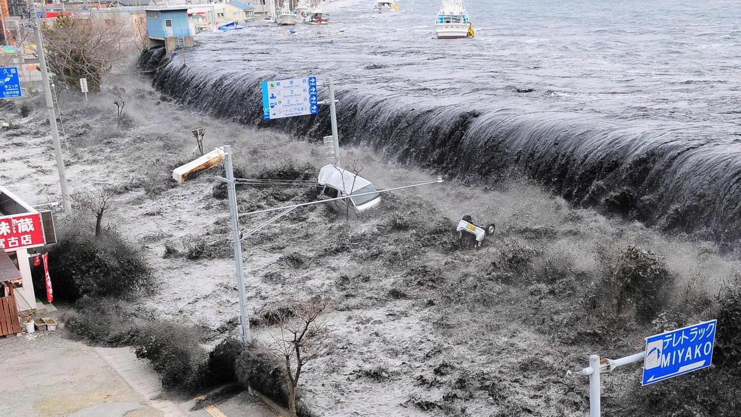Der Tsunami im März 2011 hatte nicht nur das Kernkraftwerk in Fukushima verheerend getroffen, an den Küsten wurden außerdem etliche Städte zerstört und 20 000 Menschen in den Tod gerissen.