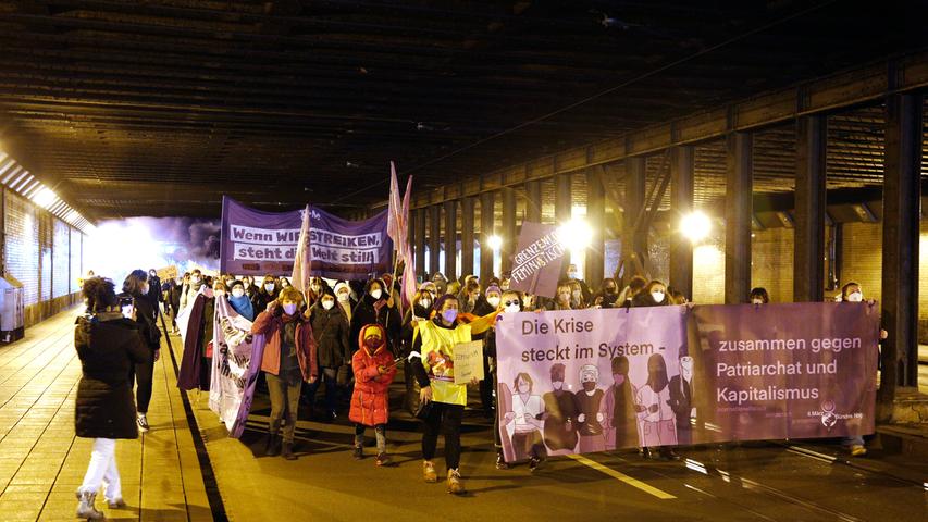 Quer durch die City: Feminismus-Demo in Nürnberg