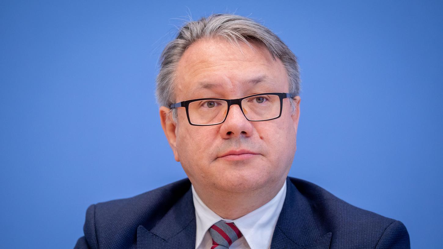 In seinem Fall wird jetzt auch gegen einen Geschäftsmann ermittelt: Georg Nüßlein, bis vor kurzem stellvertretender Vorsitzender der CDU/CSU-Bundestagsfraktion.