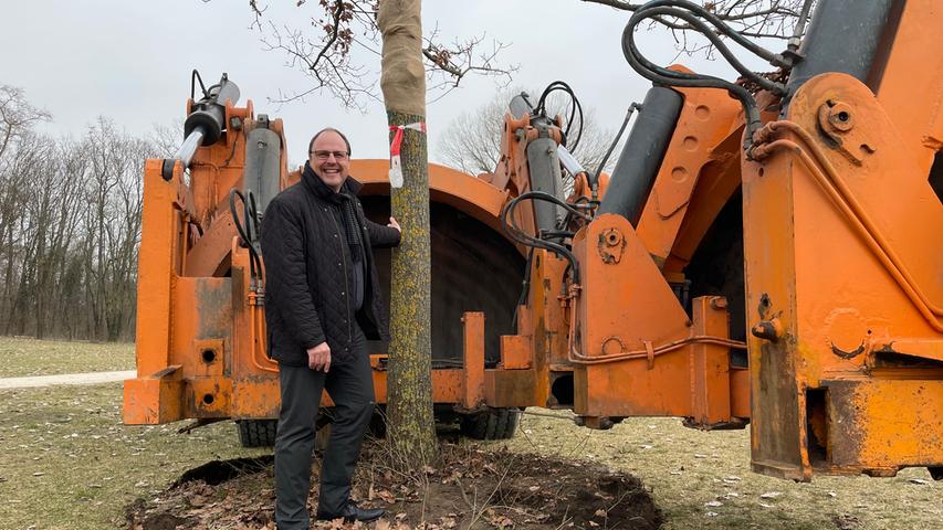 Für Bürgermeister Christian Vogel ist es „eine Mega-Sache“, dass auf diese Weise gesunde ältere Bäume erhalten werden können.   
