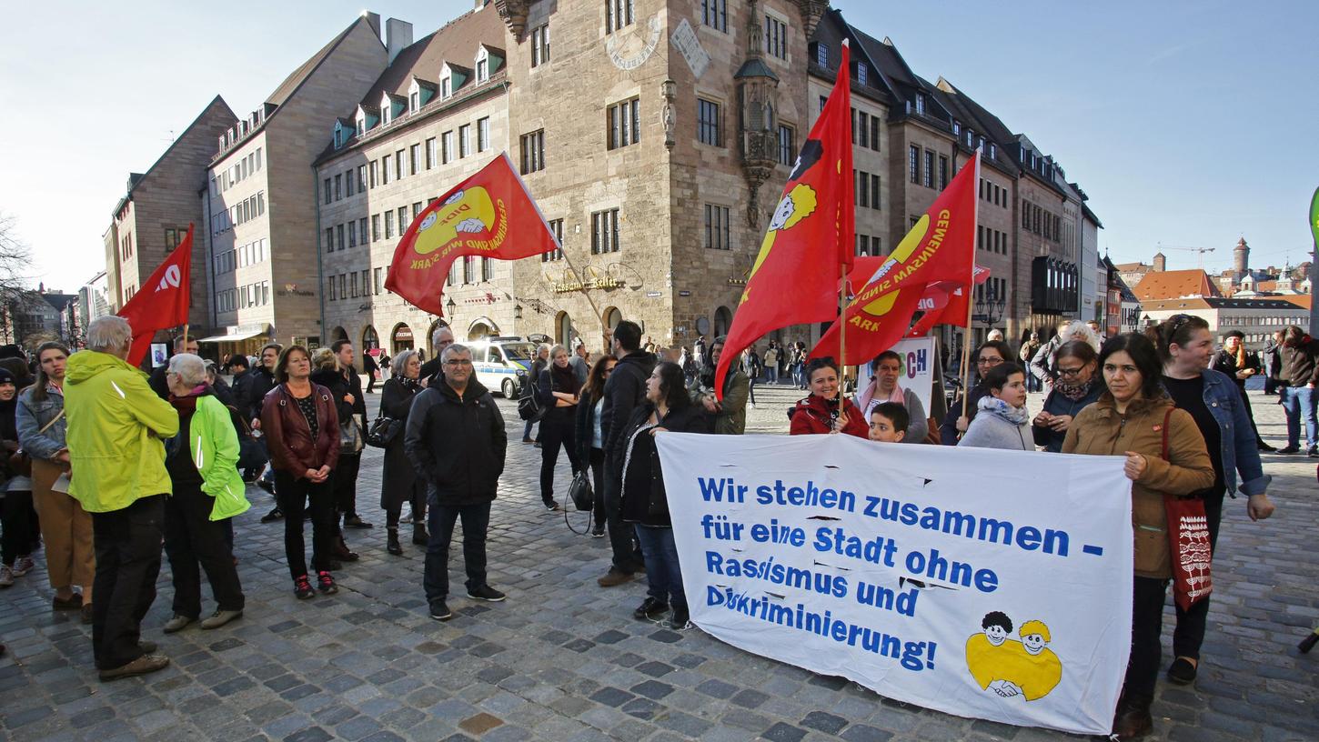 Im Vorjahr fielen die Aktionen aus, hier ein Foto von 2019: Eine Kundgebung vor der Lorenzkirche im Rahmen der "Nürnberger Wochen gegen Rassismus".