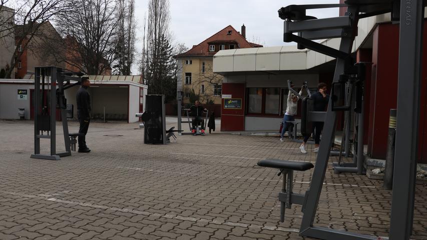 Auf dem Parkplatz: Erstes Outdoor-Fitnessstudio Nürnbergs hat geöffnet