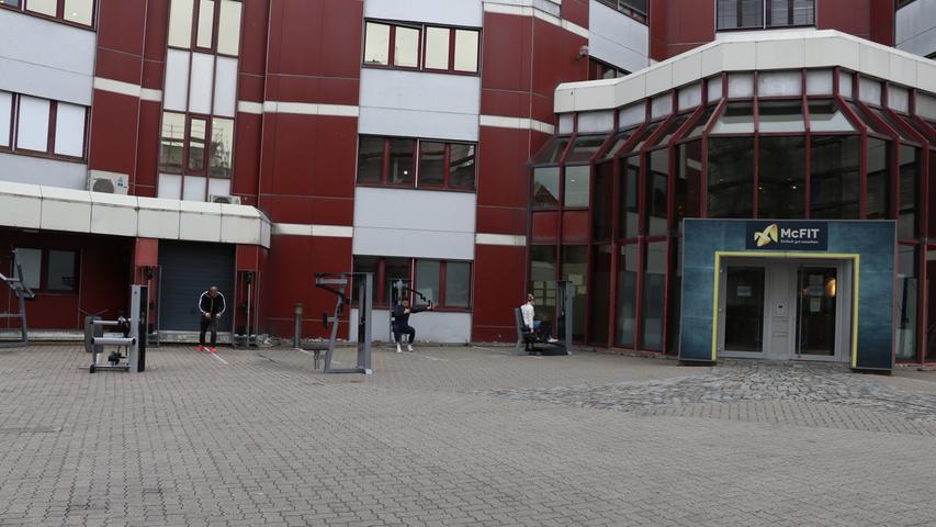 Auf dem Parkplatz: Erstes Outdoor-Fitnessstudio Nürnbergs hat geöffnet