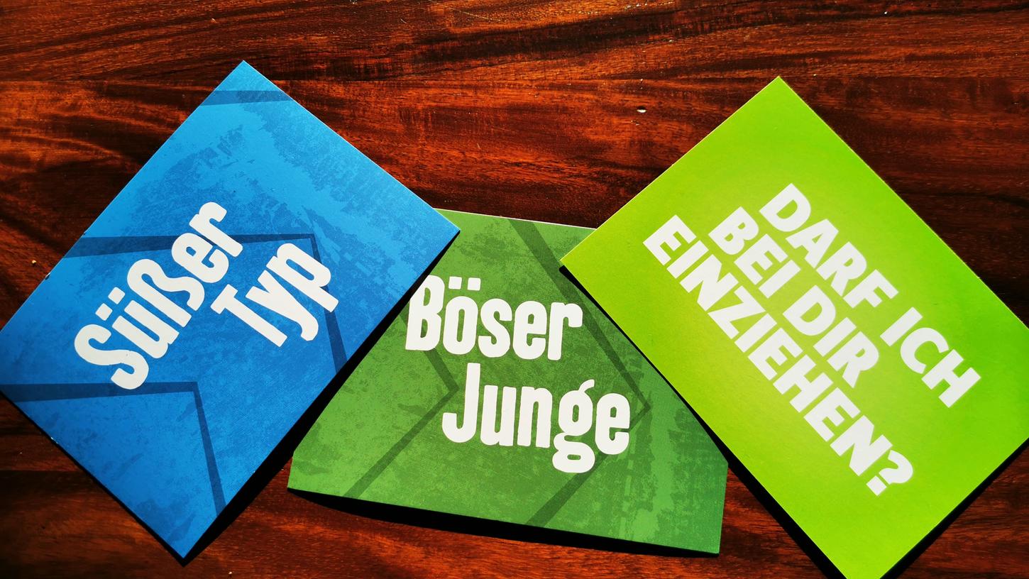Neben Kondomen verteilt die Aidshilfe Nürnberg auch Postkarten zur Prävention. Tipp auf der Rückseite: Regelmäßig testen lassen.