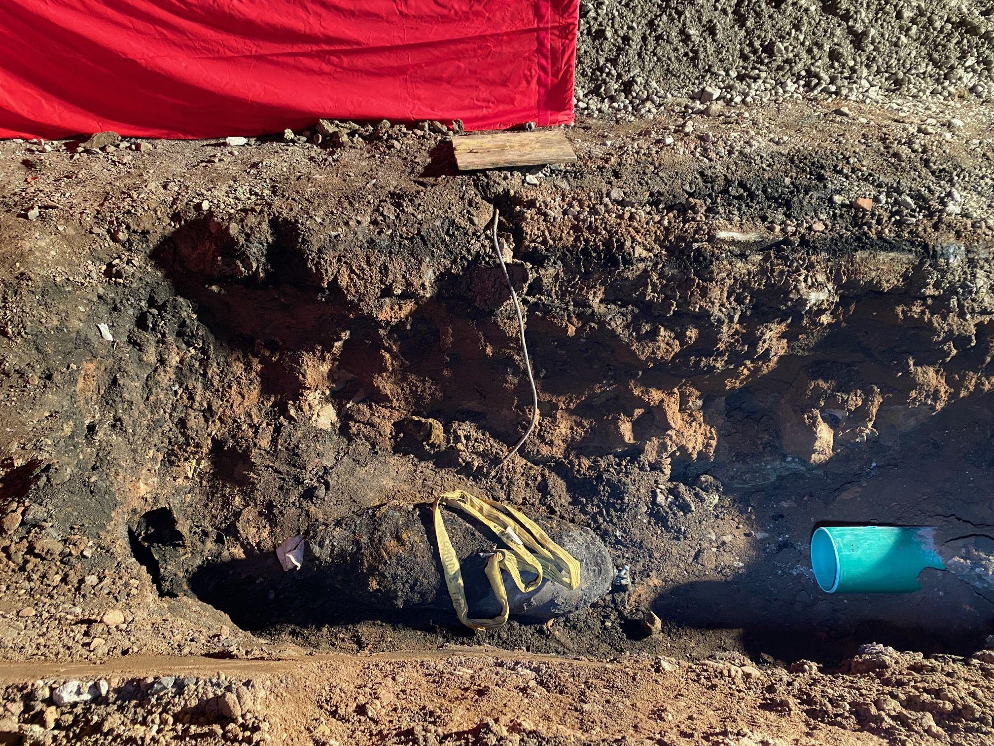 Am 8. März 2021 folgte nach einem Bombenfund in Ansbach ein mehrstündiger Einsatz. Bauarbeiter entdeckten eine 250-Kilogramm schwere amerikanische Fliegerbombe am Bahnhof zwischen den Gleisen 2 und 3. Da sich die Zünder in desolatem Zustand befanden, verzögerte sich die Verschärfung. Rund 2500 Ansbacher mussten evakuiert werden. Neun Personen, die zum Zeitpunkt der Evakuierung an Corona erkrankt waren und sich in häuslicher Isolation befanden, wurden in eine gesonderte Unterkunft gebracht.