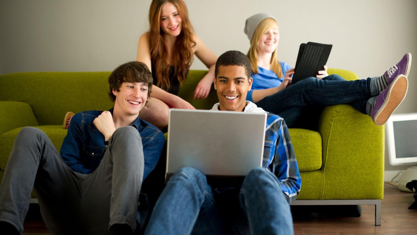 Vom Sofa aus Berufe erkunden: Wegen der Pandemie gibt es den Berufsbasar nun in als Online-Veranstaltung. Foto: I-Stock/sturti Vom Sofa aus Berufe erkunden: Wegen der Pandemie gibt es den Berufsbasar nun in als Online-Veranstaltung. Foto: I-Stock/sturti
