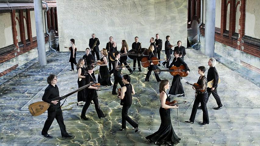 Die Musiker der Lautten Compagney Berlin scheinen auf diesem Foto auch noch auf der Suche zu sein. Aber bis zum Auftakt der 70. ION sollte ihnen das Bach-Programm, das sie dann spielen, den Weg weisen.  