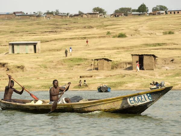 Fischerboote am Kazinga-Kanal in Uganda.
Fischerboote am Kazinga-Kanal in Uganda.