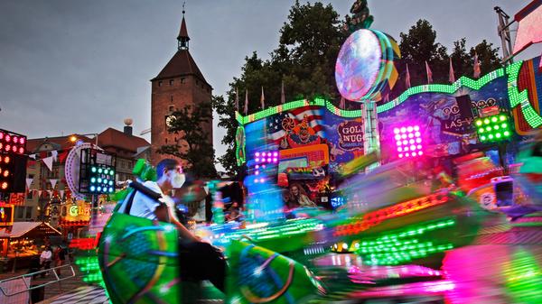 Für das Nürnberger Frühlingsfest standen die Signale längst auf Rot - auch wenn das in der vergangenen Woche offiziell noch niemand zugeben wollte. Bei einem Spitzengespräch im Rathaus ging es am frühen Dienstagabend aber auch um mögliche Alternativen. Gedacht ist unter anderem an "temporäre Freizeitparks".