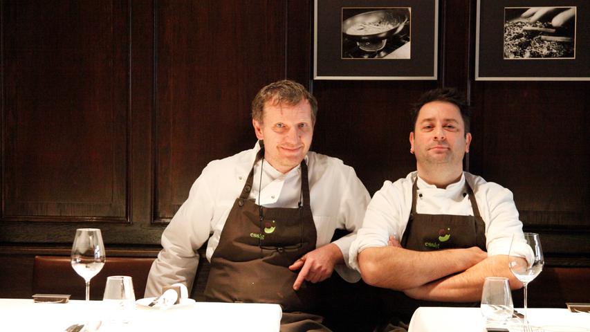 Das Essigbraetlein gibt es schon seit 25 Jahren. Mit dabei sind die Köche Andree Koethe und Yves Ollech (v.li.). Das Essigbraetlein gibt es schon seit 25 Jahren. Mit dabei sind die Köche Andree Koethe und Yves Ollech (v.li.).