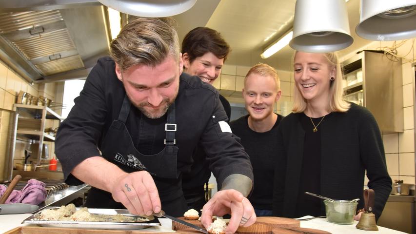 Im Keidenzeller Hof kochen Vera und Martin Grimmer (v.l.) Im Keidenzeller Hof kochen Vera und Martin Grimmer (v.l.)