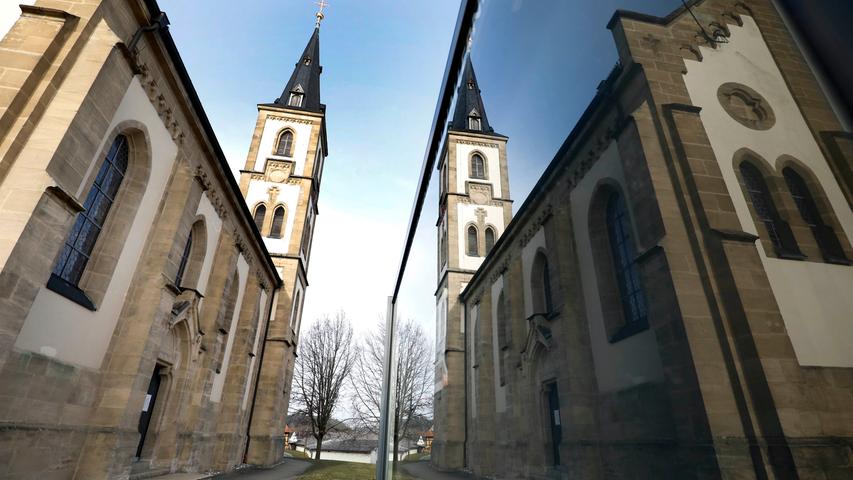 Hallerndorf , am 22.02.2021..Ressort: Lokales Foto: Stefan Hippel ..Ortskern, Ortskern-Serie Hallerndorf, Kirche St. Sebastian..