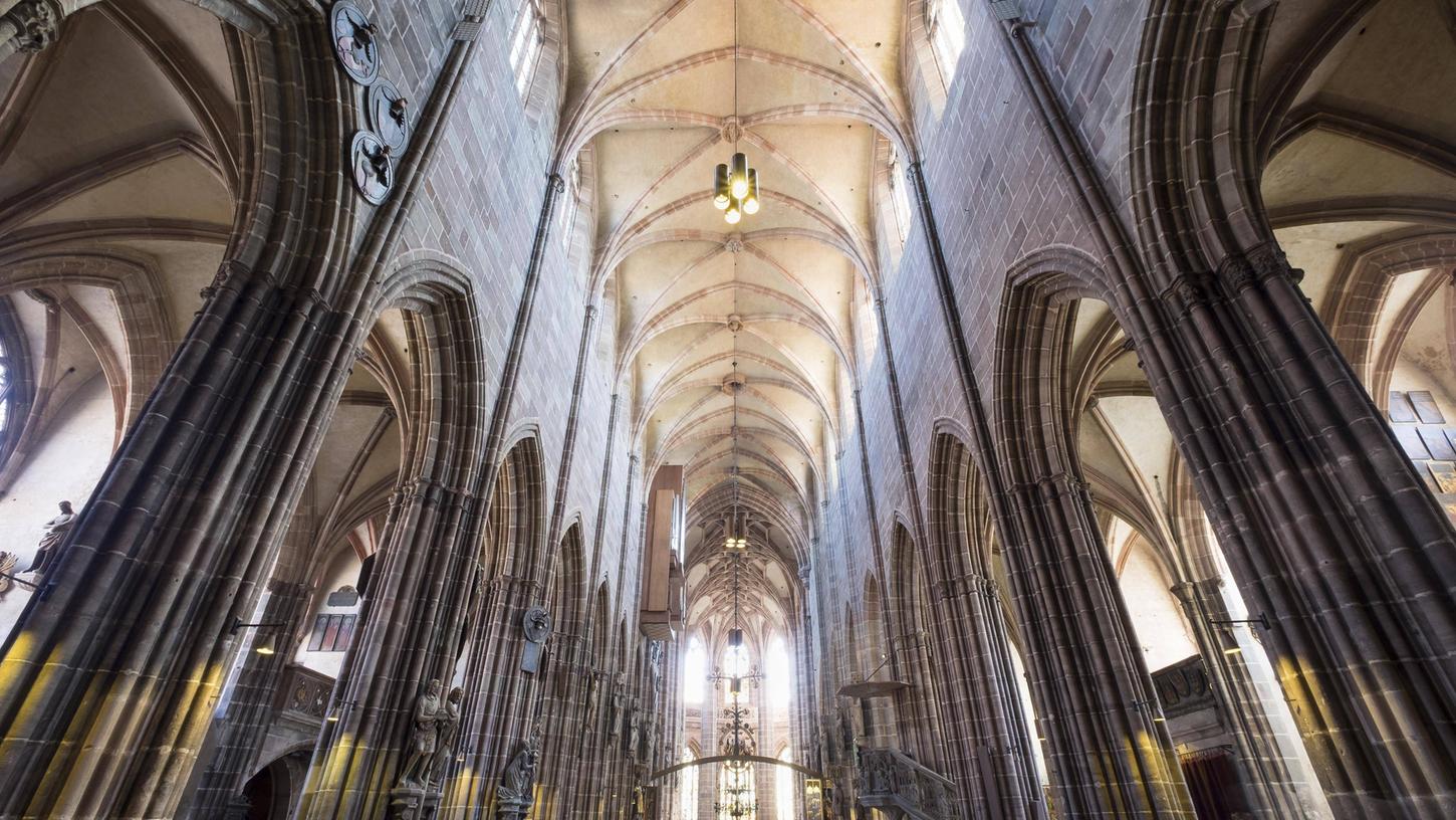 Die gotische Lorenzkirche ist ein architektonisches Juwel: Pro Jahr zieht sie normalerweise 750.000 Besucher an, im Corona-Jahr 2020 waren es aber nur 200.000 Gäste. 