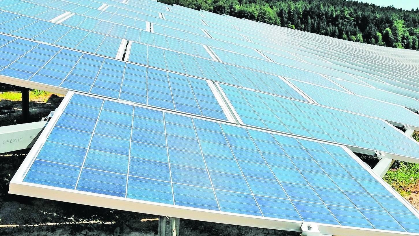Solarmodule möchte ein Investor auf eine Fläche nordwestlich des Seukendorfer Ortskerns bauen.