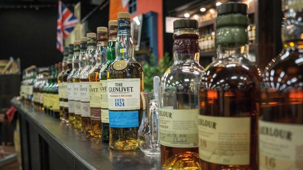 Whiskey_Flaschen_Auswahl.jpg